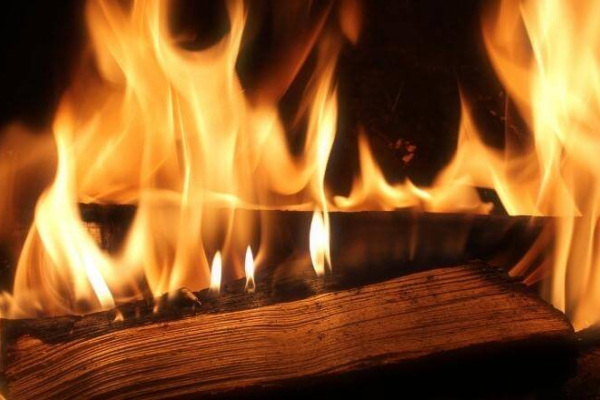 10 tips til at fyre mere miljvenligt i din brandeovn